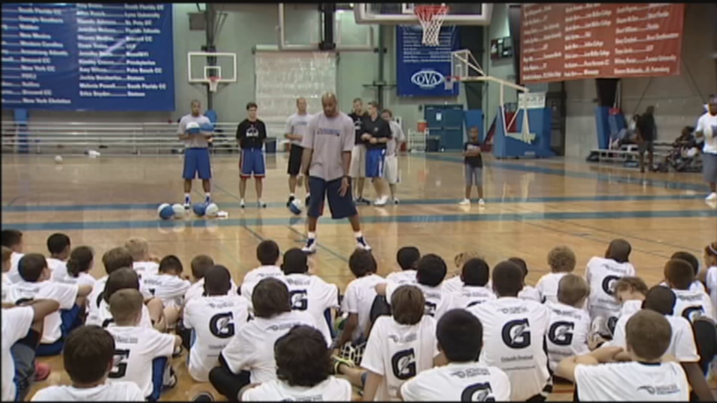 NBA legend Vince Carter resumes youth basketball camp