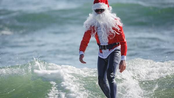 Photos: Surfing Santas 2021