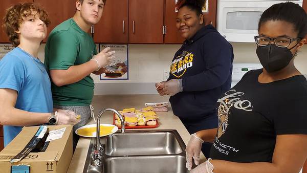 Students help local business owner feed the homeless