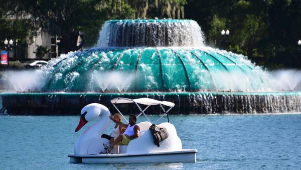 Heat, traffic & safety top of mind as crowds gather for Lake Eola’s holiday celebration