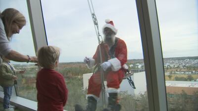 Photos: Nemours Children’s Hospital patients get surprise visit from window-washing Santa, elves