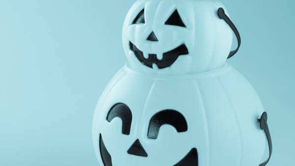 Do blue Halloween buckets signify trick-or-treaters with autism? Yes and no