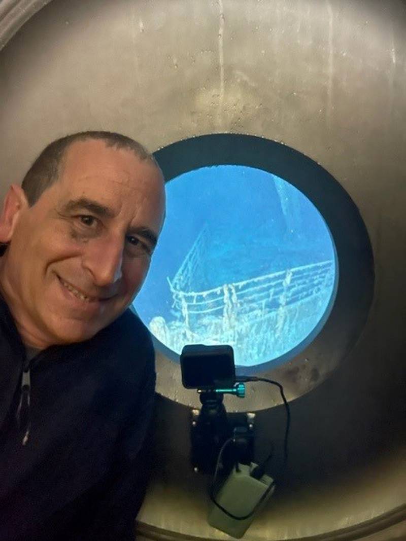 Mike Reiss and his wife took a trip to the Titanic on the submersible "Titan" in 2022.
