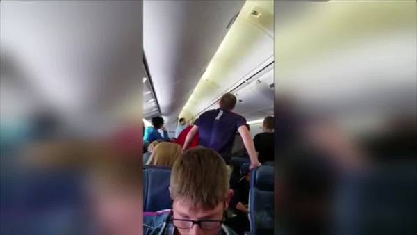 Viral video shows choir singing 'Battle Hymn of the Republic' as soldier's remains taken off plane