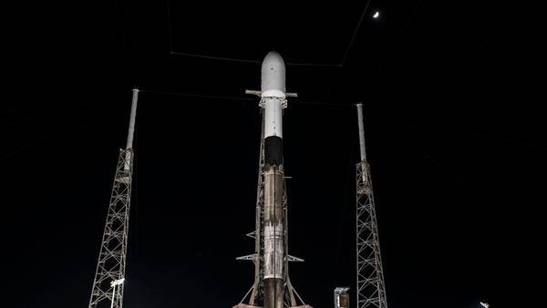 Video: SpaceX postpones overnight Falcon 9 rocket launch for Japanese moon mission