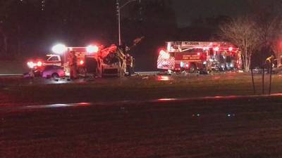 1 dead after 5-car crash shuts down stretch of John Young Parkway