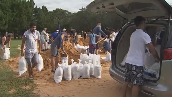 Video: Central Florida residents fill sandbags as Hurricane Ian threatens Florida
