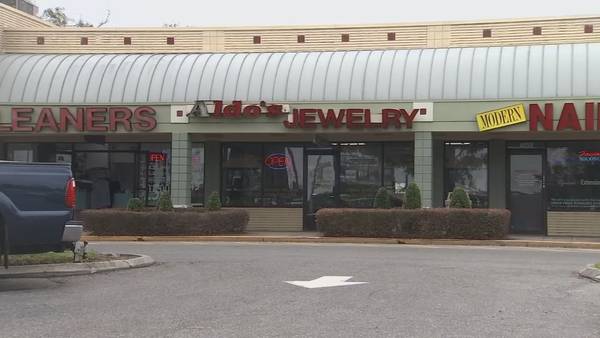 Police looking for suspects in attempted Saint Cloud jewelry store theft