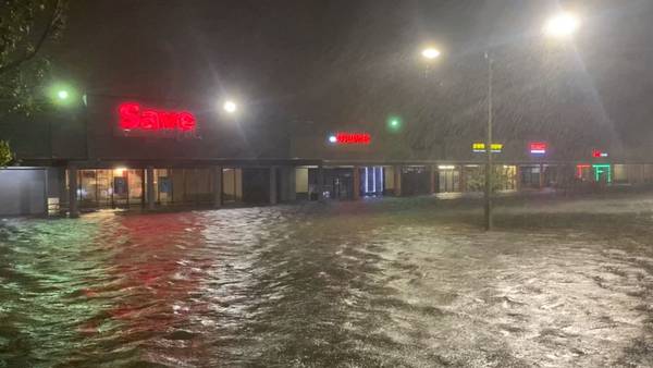 Kissimmee shopping mall experiences heavy flooding after Hurricane Ian