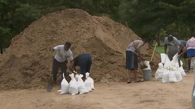 Central Floridians fill sandbags as Hurricane Ian threatens Florida