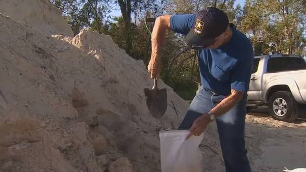 Seminole County residents pick up sandbags ahead of Subtropical Storm Nicole