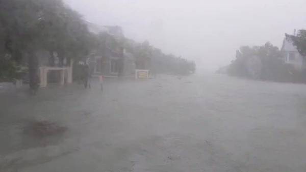 Hurricane Ian: Storm hits Carolinas after devastating Florida