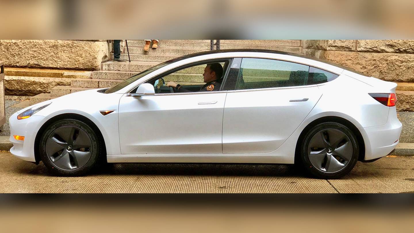 cops-in-teslas-sheriff-s-office-in-pennsylvania-testing-out-new-cars