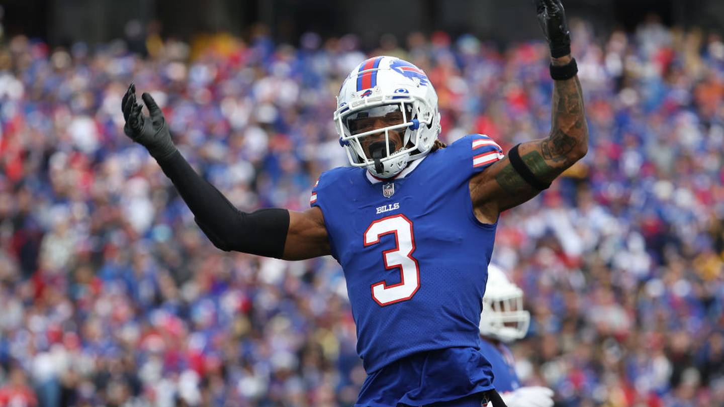 Buffalo Bills safety Damar Hamlin collapses on field after making tackle -  CBS Pittsburgh