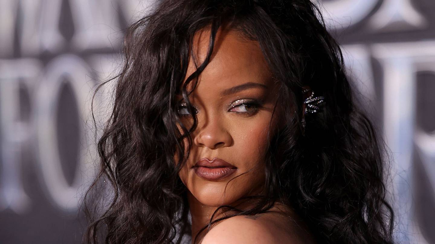 10,070 Rihanna Dress Stock Photos, High-Res Pictures, and Images - Getty  Images