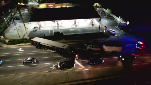 WATCH: UPS tractor-trailer crashes on side, blocks busy roadway in Orlando