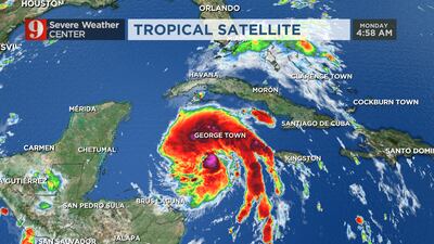 Ian strengthens to hurricane status, moves toward Cuba, Gulf of Mexico 
