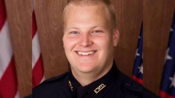 Arkansas police shooting: Officer shot, killed outside Fayetteville police station; suspect dead