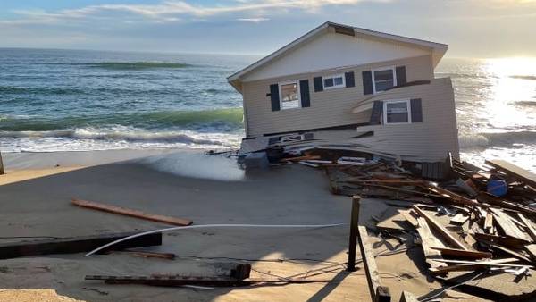 Outer Banks beach home collapses into ocean