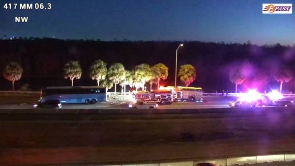 Video: 2 lanes on SR 417 shut down due to deadly bus crash