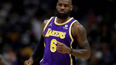Lakers’ LeBron James surprises students in Ohio on their last day of school