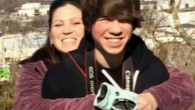 Woman shares Christmas with teen who has her son's heart