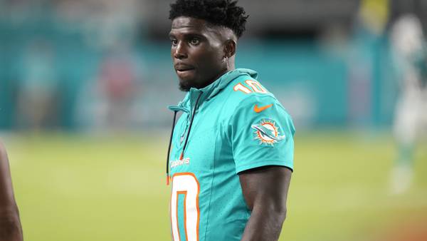 Tyreek Hill is briefly detained for a traffic violation ahead of Dolphins’ season opener