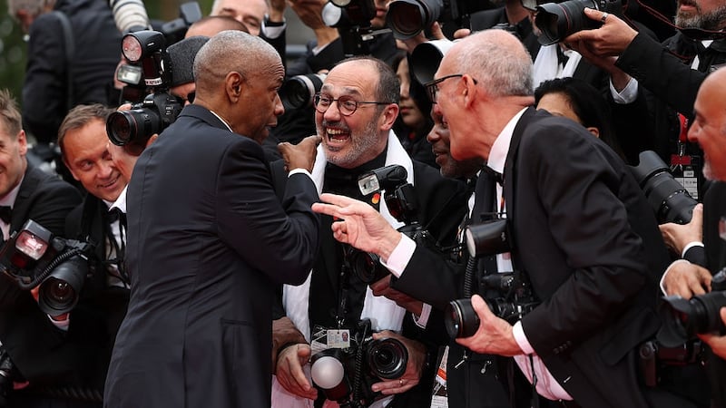 Denzel Washington, photographer, have apparent confrontation at Cannes