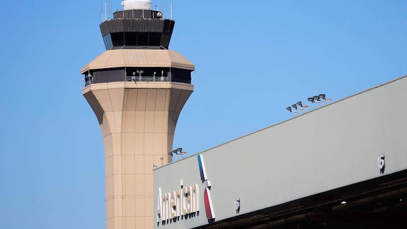 Flight delays persist as government shutdown leads to air traffic controller shortages
