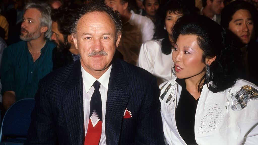 Actor Gene Hackman and wife Betsy Arakawa pose for a portrait in 1986 in Los Angeles, California.