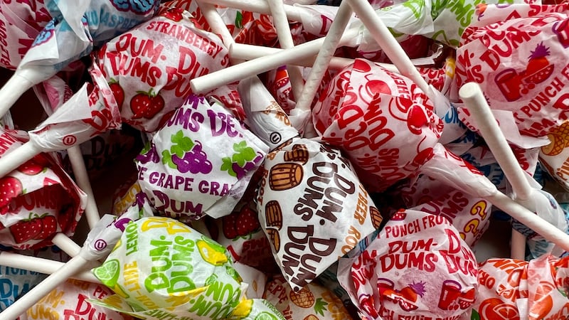 8-year-old boy uses mom’s Amazon account, phone to order 70K Dum-Dums lollipops