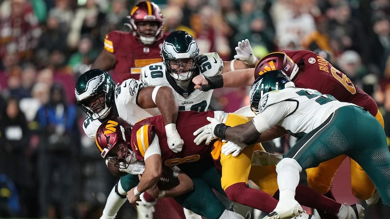 Commanders QB Marcus Mariota leaves game against Eagles with an injured right hand