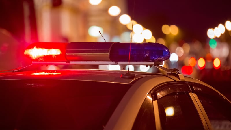 Alleged victim of domestic violence covertly uses hand signals to ask for help at 7-Eleven