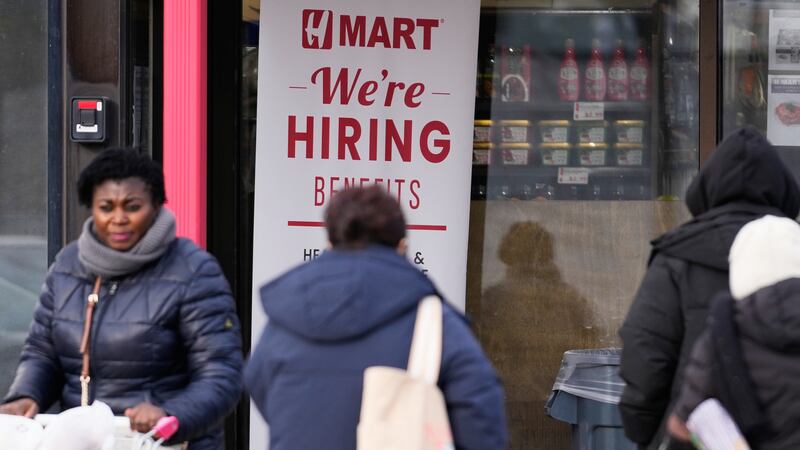 US jobless claim applications fell by 13,000 last week as layoffs remain low