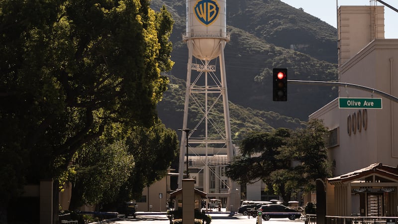 Warner Bros recommends investors reject Paramount's offer in favor of Netflix's