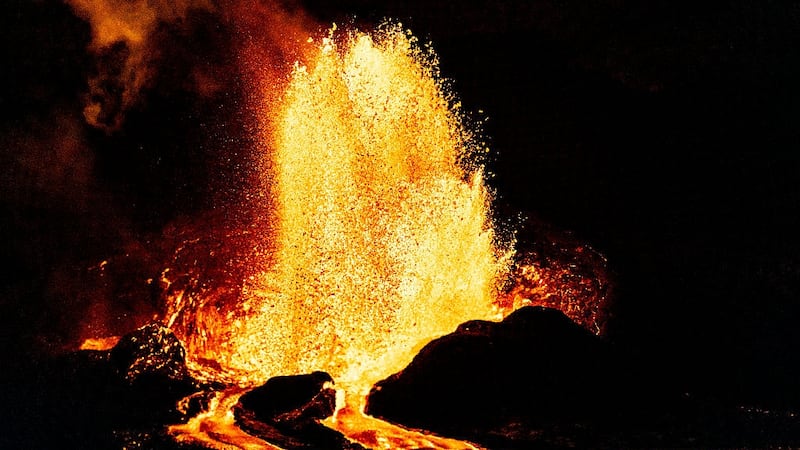 Kilauea Volcano spews lava 1,000 feet in air