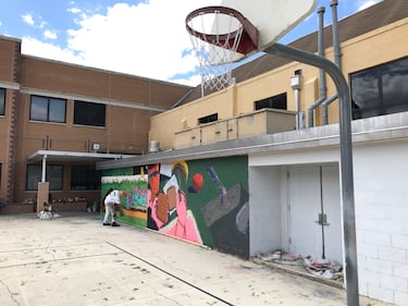 Orlando's Howard Middle School Mural Project