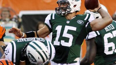 New York Jets quarterback Tim Tebow passes against the Cincinnati Bengals in the first half of an NFL preseason football game, Friday, Aug. 10, 2012, in Cincinnati. (AP Photo/Tom Uhlman)