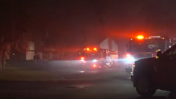 One person killed in early morning apartment fire in Orlando, firefighters say