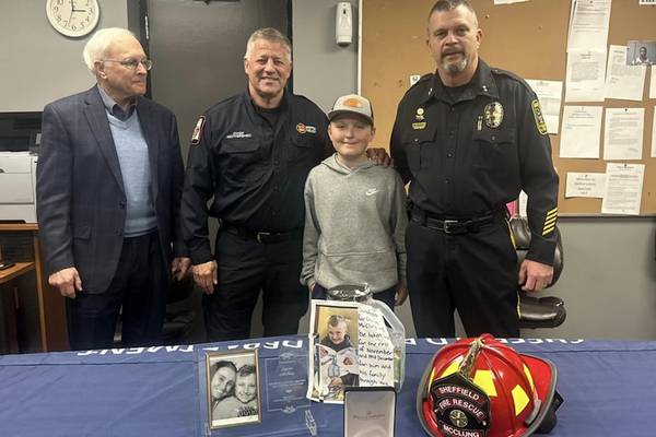 Boy, 10, receives medal of valor for trying to save mother during murder-suicide incident